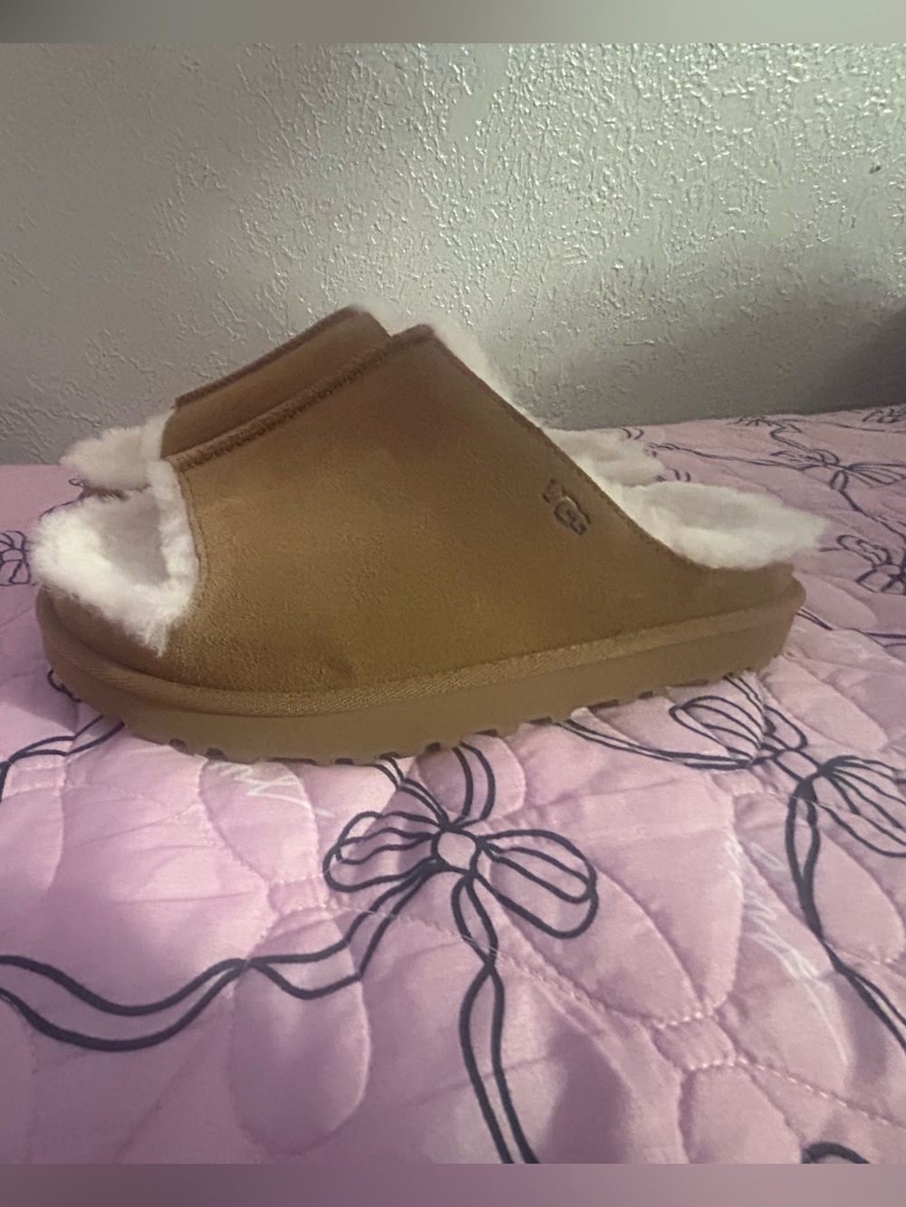 UGG Kids Tan Suede Open-Toe Slide Slippers with White Sheepskin